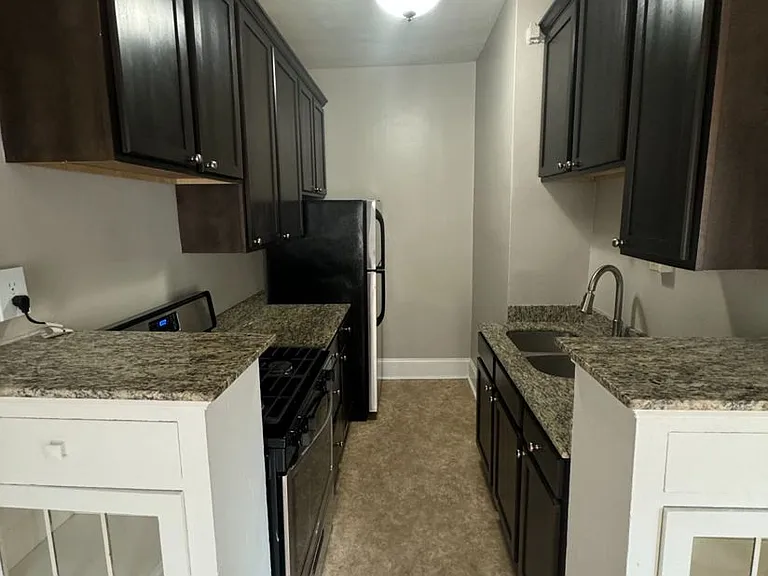 125 Oak Grove St — Photo 25