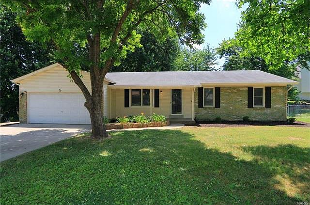 2nd image of 5 Spring Wood Dr