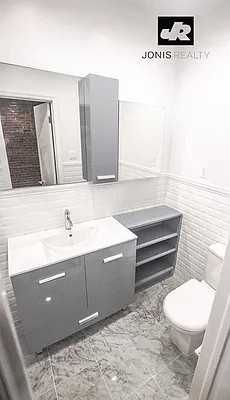 Rented by Jonis Realty | media 7