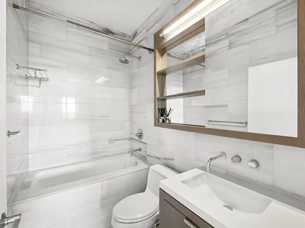 225 Rector Place image 7 of 8