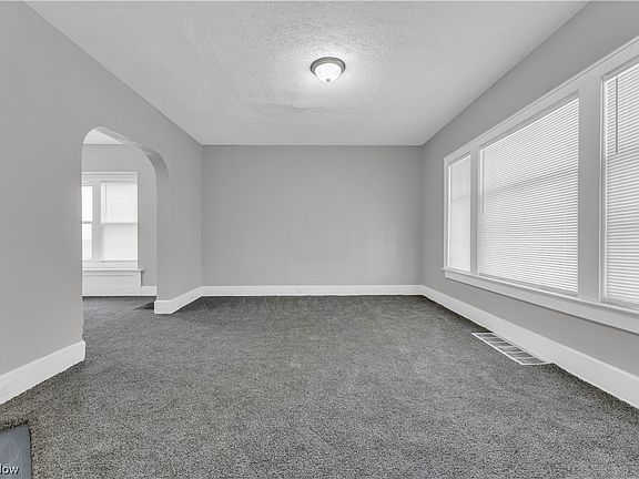4th image of 10403 Grandview Ave