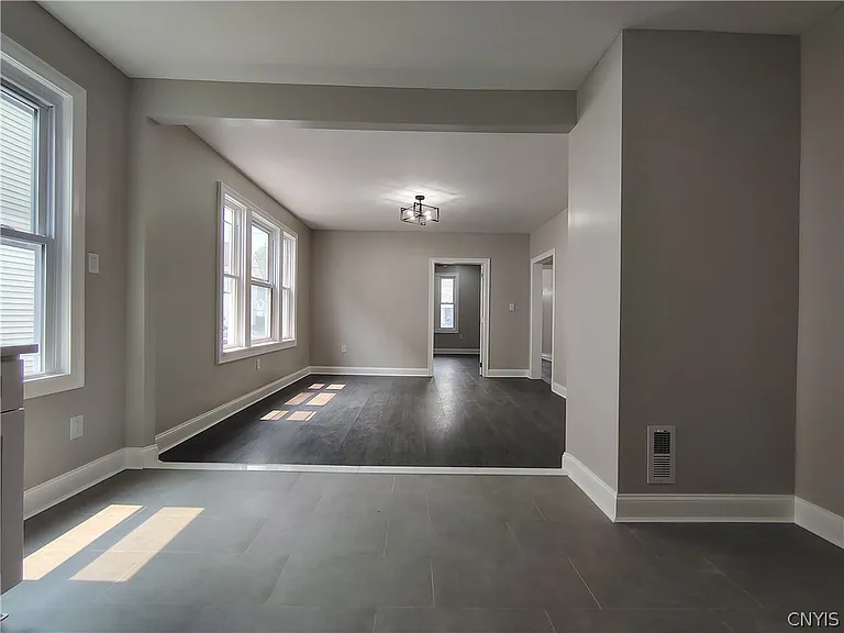1539 Taylor Ave — Photo 5