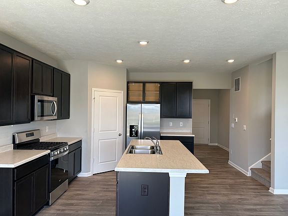 4th image of 9137 Hemingway Dr