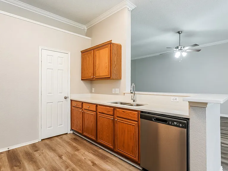 926 Pheasant Dr — Photo 7