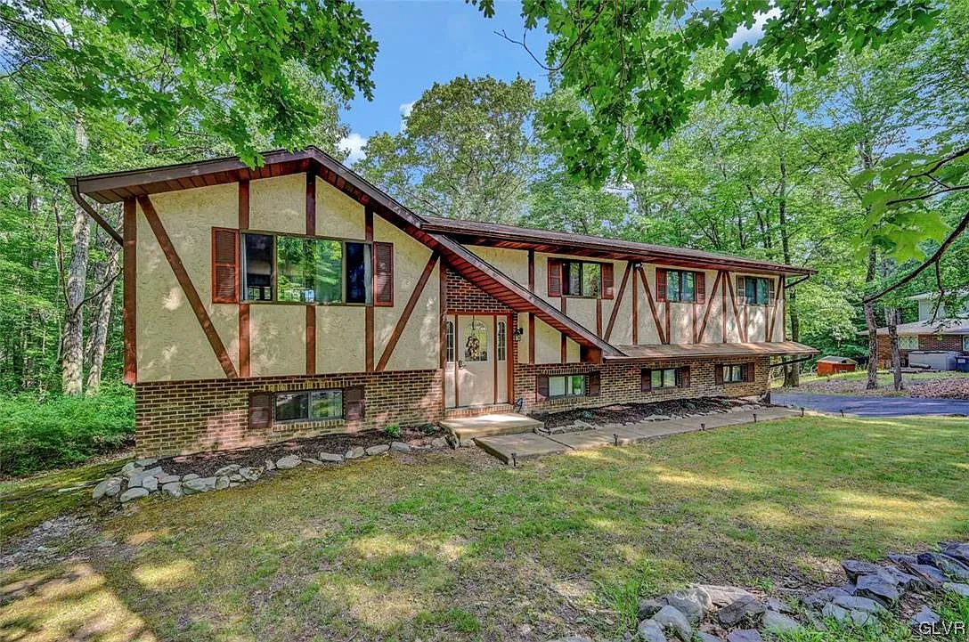317 Remington Rd photo 1