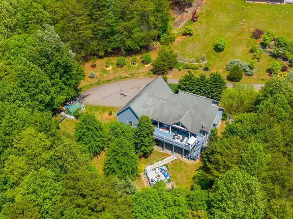 264 Chapel Cove Cir, Franklin, NC 28734