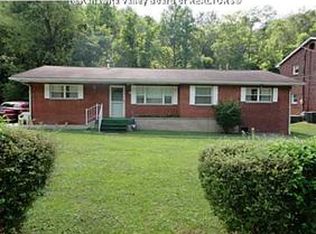 412 Blake Rd, Nitro, WV 25143