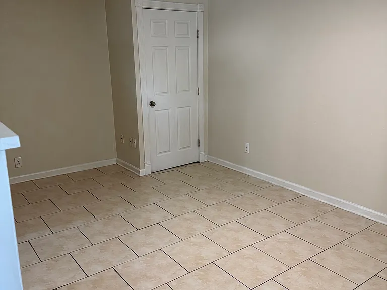 450 Mahota Dr — Photo 3