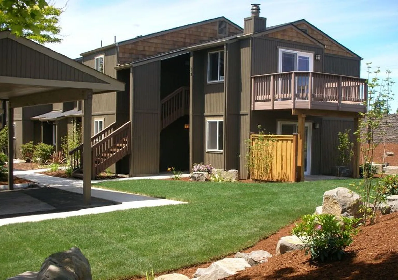 (963) 2850 Newton Place - 3brdm/1.5 Bath Condo — Photo 1