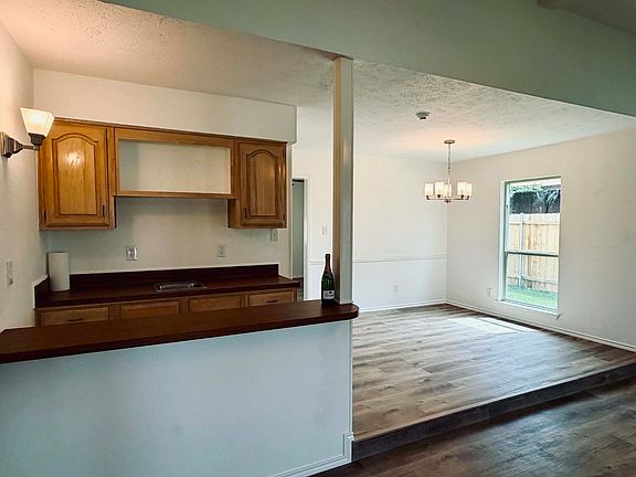 3rd image of 1101 Lombardy Dr