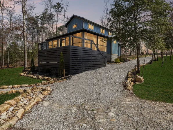 246 Hemlock Cv, Tracy City, TN 37387