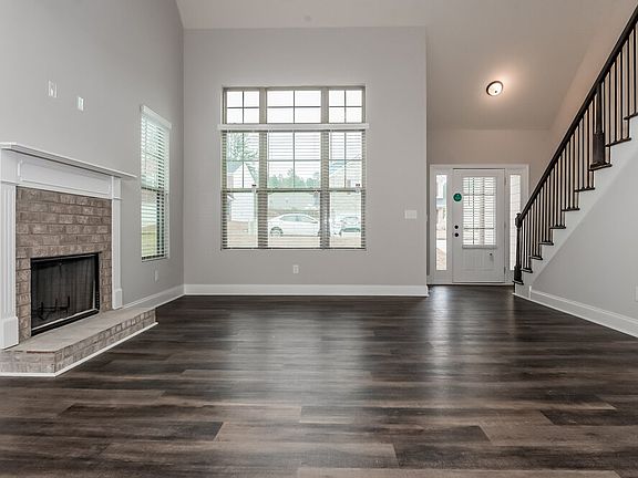 5th image of 1153 Pebble Ridge Dr