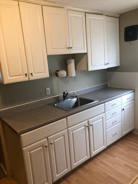 Kitchen cabinets - counters/sink
