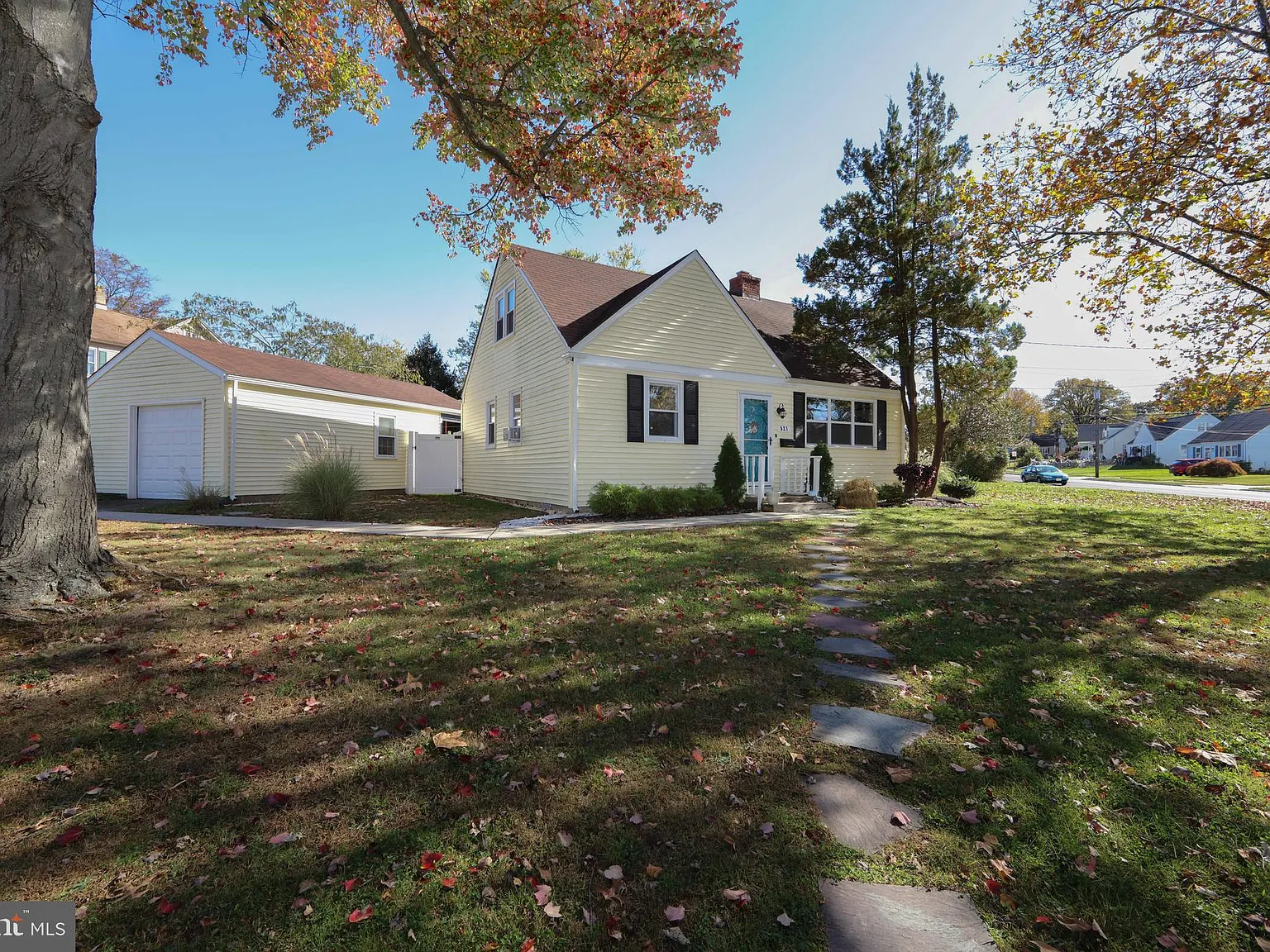 3 bed, 1.0 bath, 1164 sqft, $2,500 — Photo 3