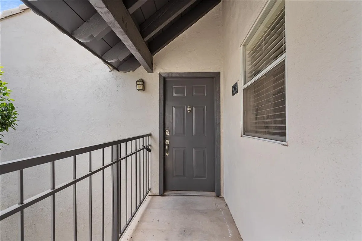 2 bed, 1034 sqft, $1,700 — Photo 4