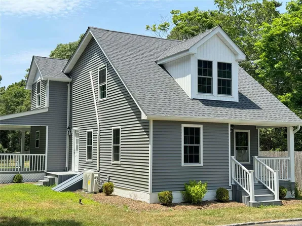 82 W Tiana Road, Hampton Bays, NY 11946