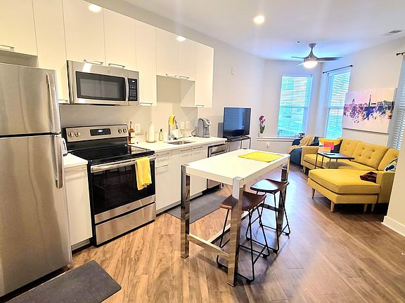 5th image of 989 S Buchanan St Unit 209
