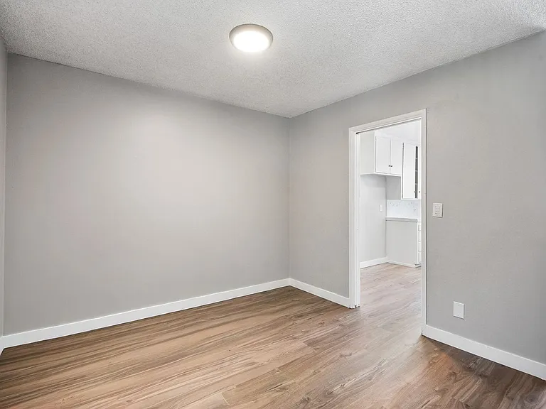 Cazador Court Apartments — Photo 12
