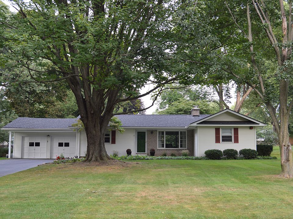 1st image of 1 Oak Manor Ln
