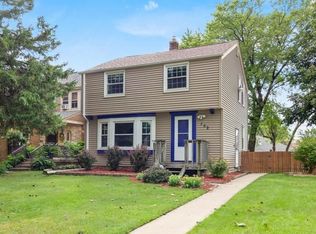 152 E Gauer Cir, Milwaukee, WI 53207