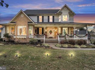 1709 Country Manor Dr, York, PA 17408