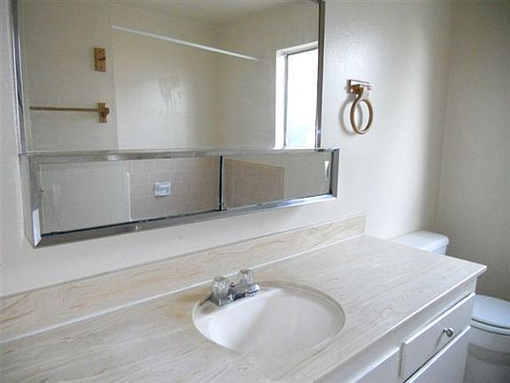 6 BATHROOM