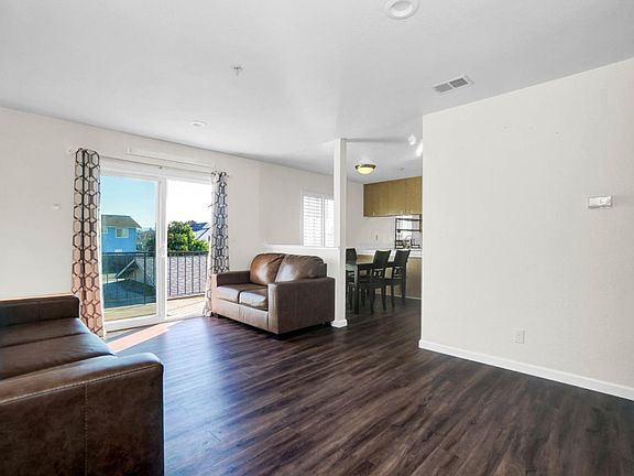 2nd image of 920 Elgin St APT G