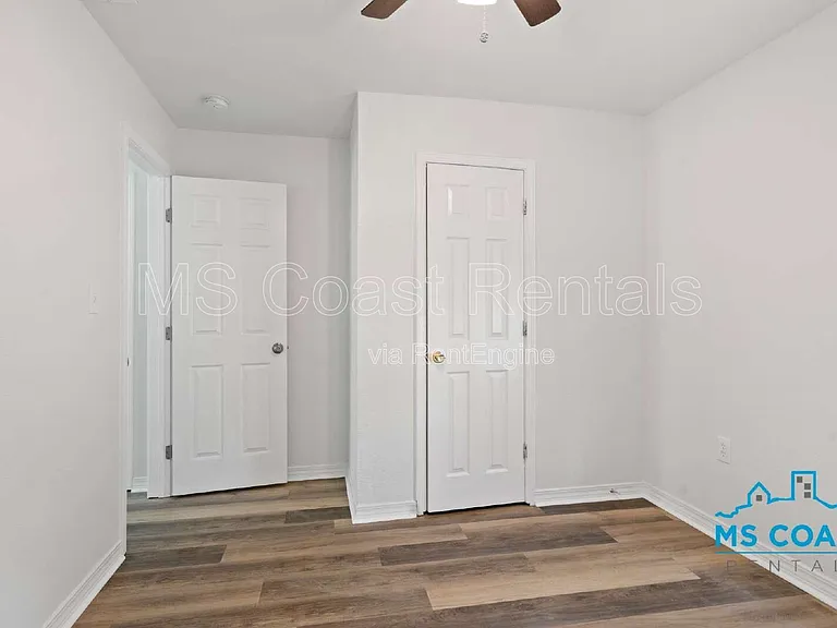 340 Hiller Dr — Photo 13