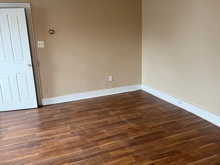 328 W Broad St — Photo 20