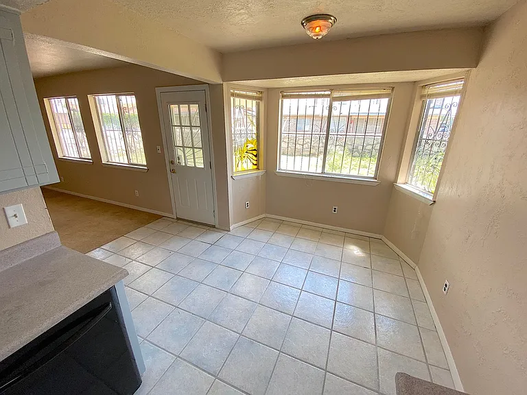 5000 Dearborne Dr — Photo 5