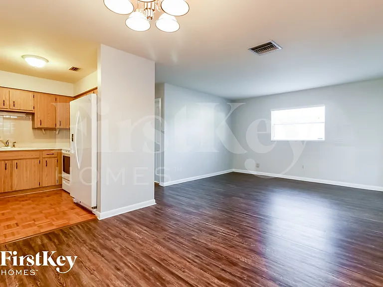 6807 S Cortez Ave — Photo 7