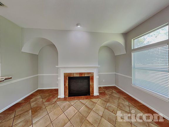 4th image of 928 Heritage Lakes Dr