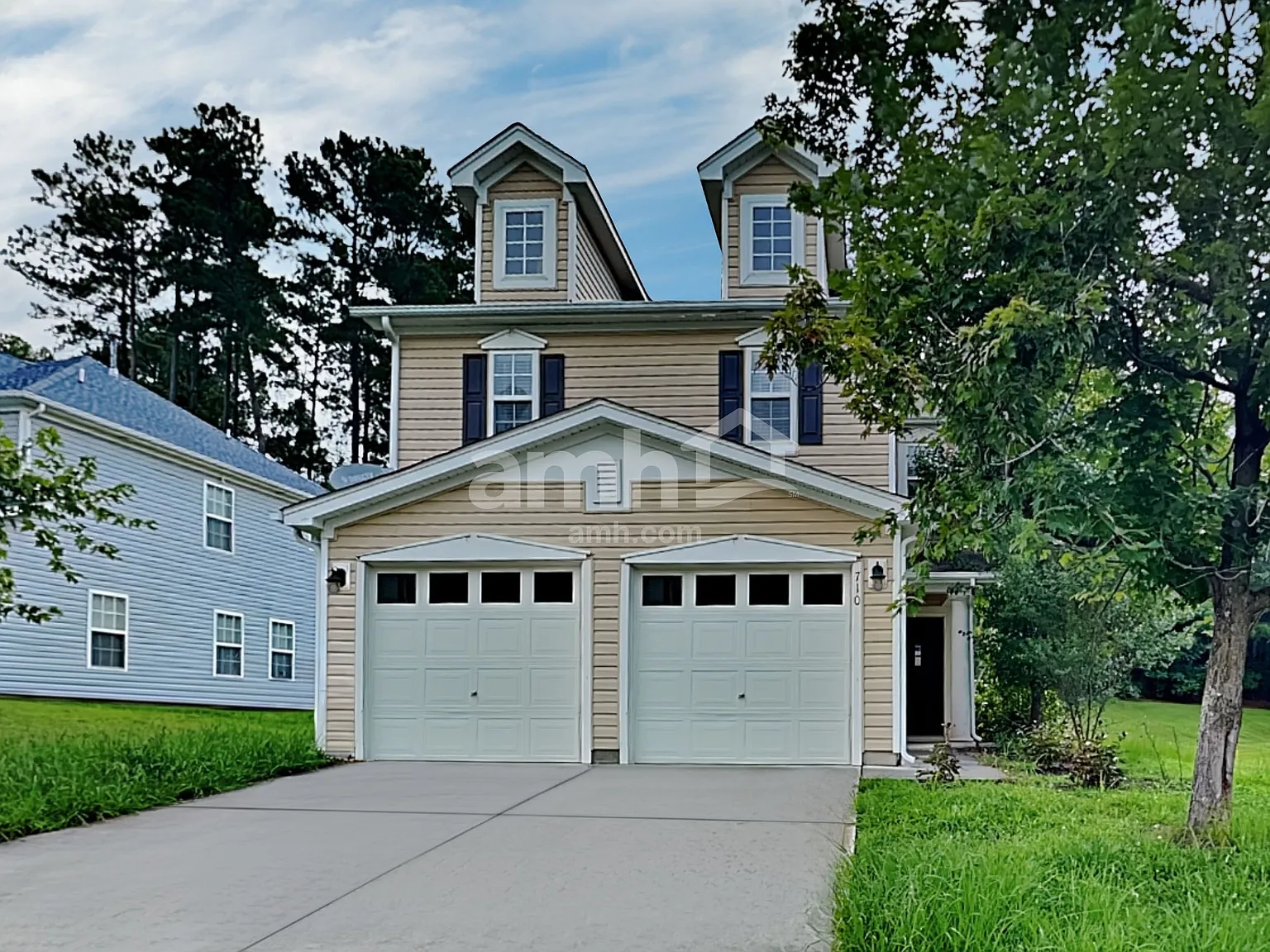 3 bed, 2.5 bath, 2100 sqft, $2,285 — Photo 1