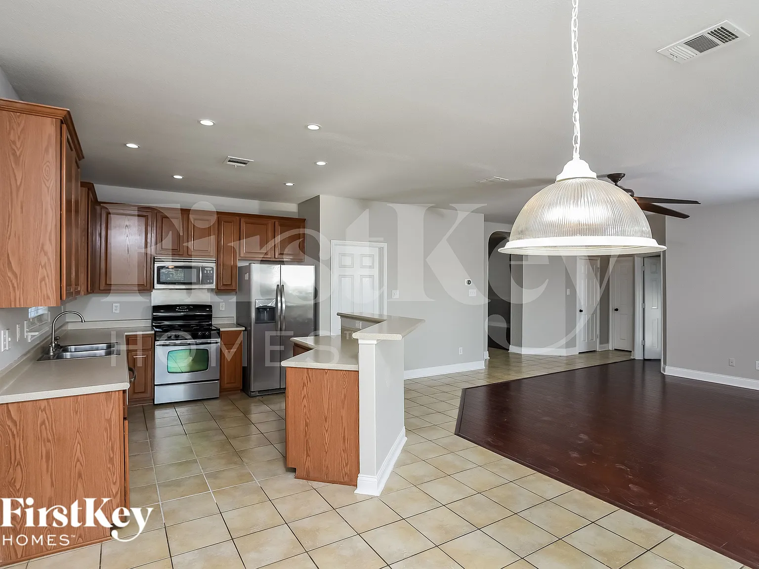 4 bed, 3.5 bath, 3052 sqft, $2,015 — Photo 4