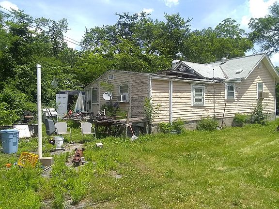 5th image of 8042 Montgall Ave