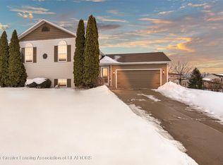 4068 Scenicview Ct, Potterville, MI 48876