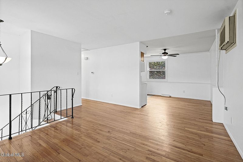 3rd image of 35 Market Street