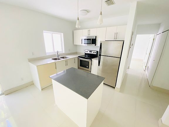 3rd image of 6889 Bay Dr #102