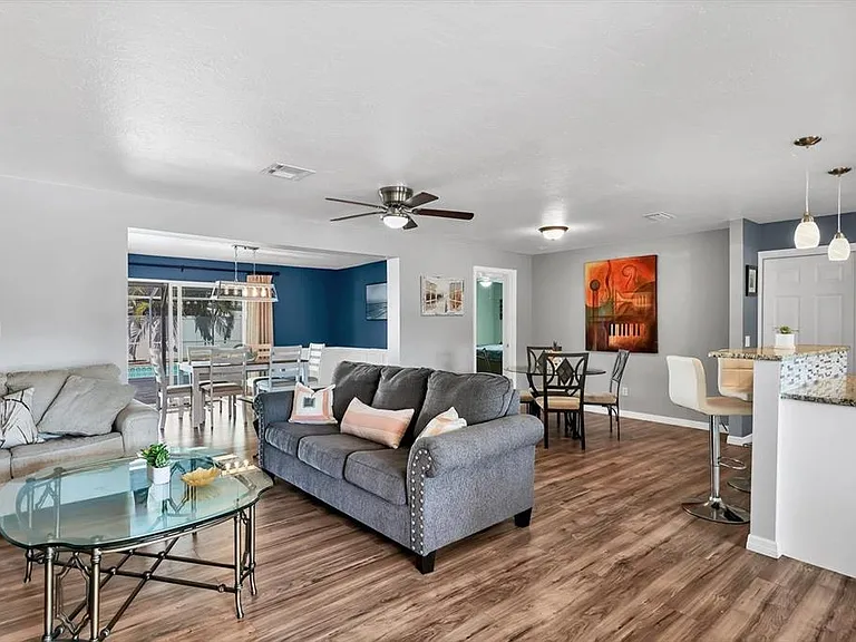 3425 Fairview Dr — Photo 4