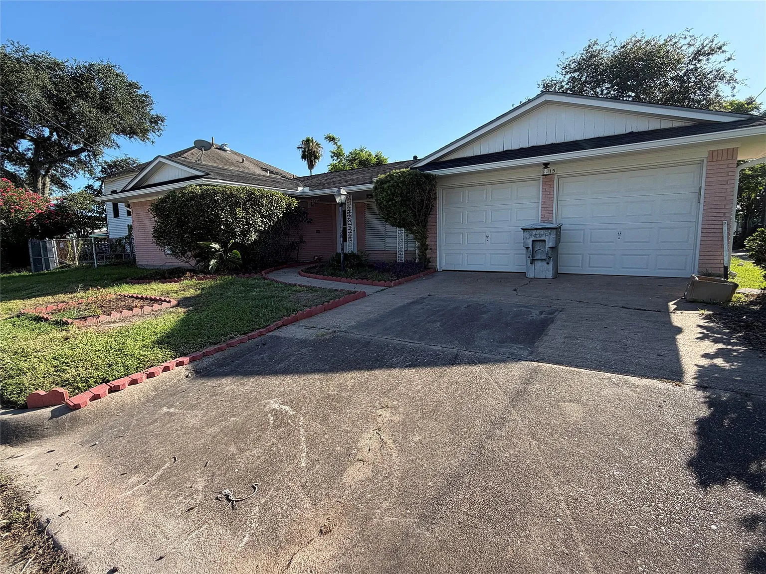 3 bed, 2.0 bath, 1355 sqft, $2,500 — Photo 3