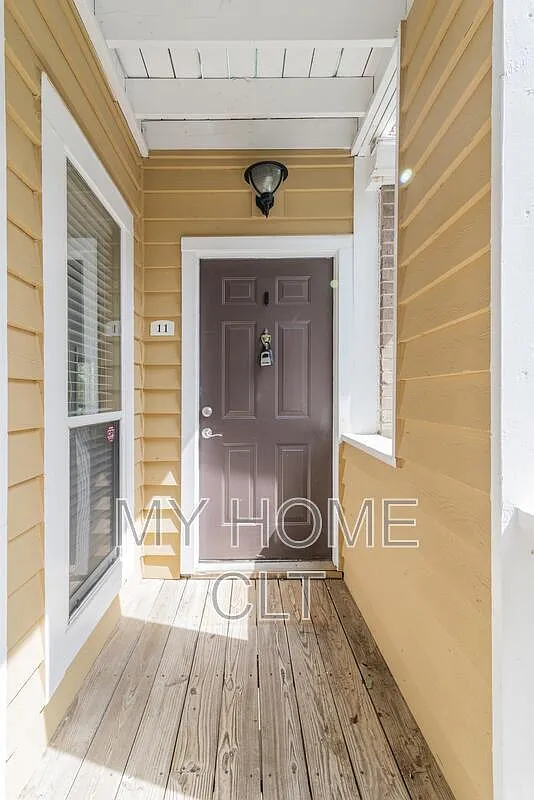 2 bed, 1.0 bath, 813 sqft, $1,600 — Photo 2