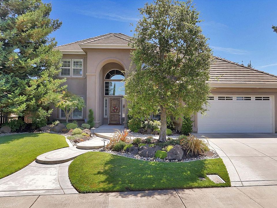 1st image of 20 Evergreen Dr