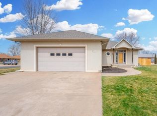 300 Greenwood Ct, Cheney, KS 67025