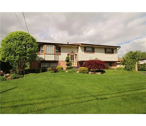 46 University Rd photo 1