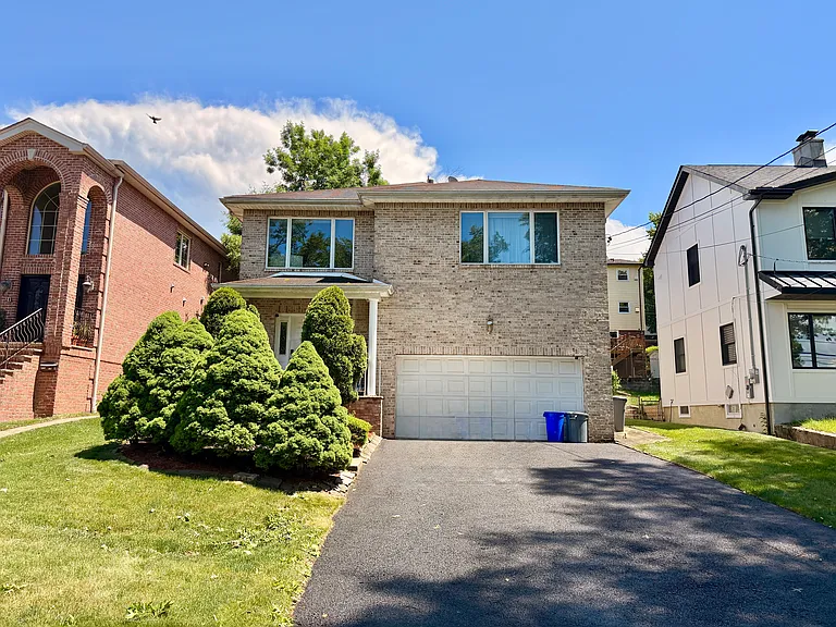 372 Chestnut St — Photo 1