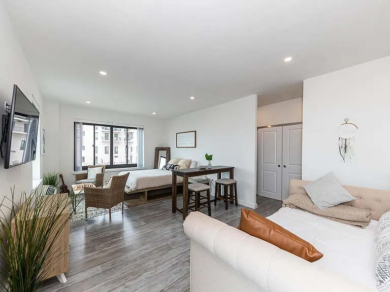 100 W Broadway #1H — Photo 5