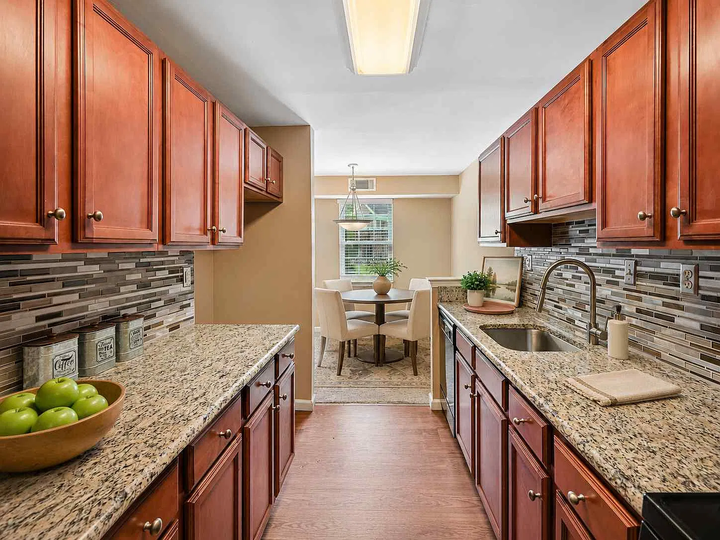 Montgomery Manor Apartments & Townhomes — Photo 2