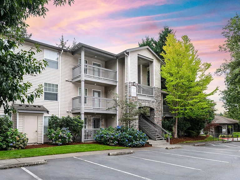 The Knolls at Inglewood Hill Apartments — Photo 15