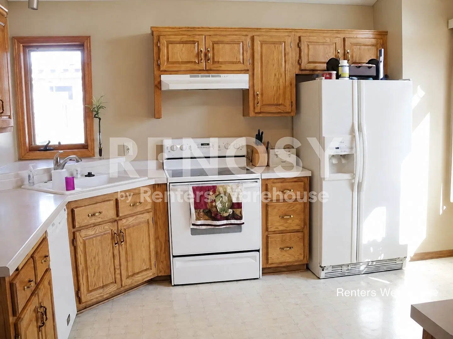 Available Now 4 Bedroom 2 Bath Single Family Home in Maple Grove — Photo 2