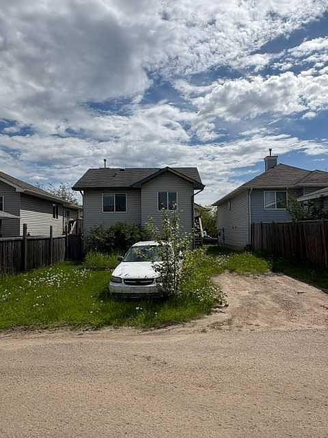 2nd image of 112 SW Parry Cres